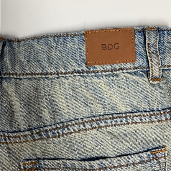 UO BDG Drew High Rise Cheeky Short Denim - Picture 5 of 6